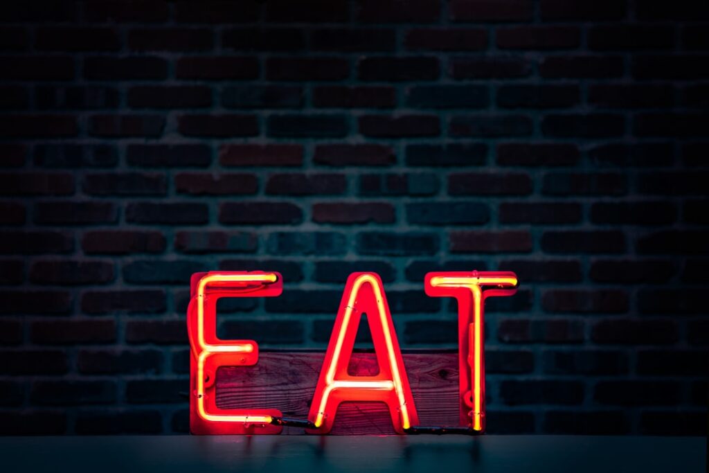Eat 🍔🍟 | Instagram: @timmossholder